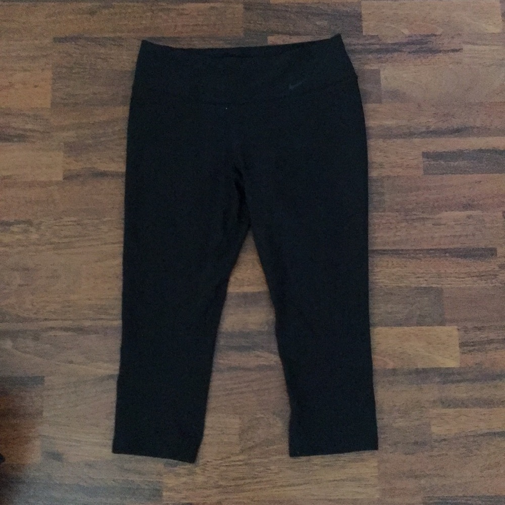 Nike on legend crop yoga pant size M